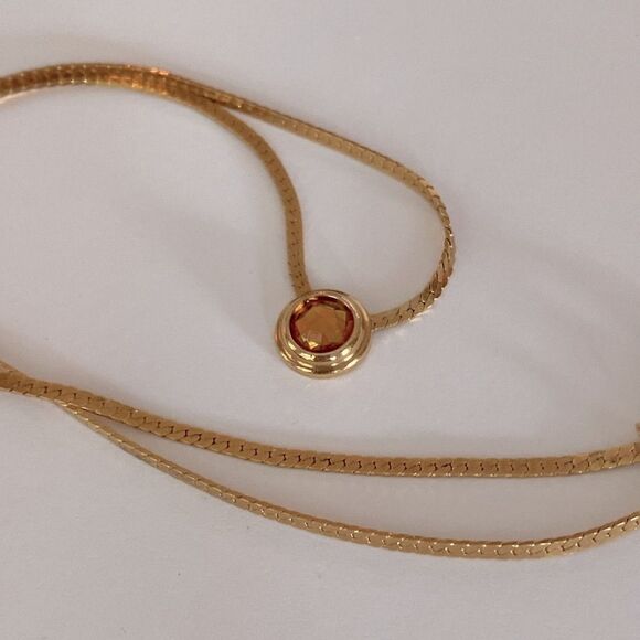 Vintage Signed Avon Amber Crystal Pendant on Gold Tone Serpentine Necklace. - Picture 3 of 4